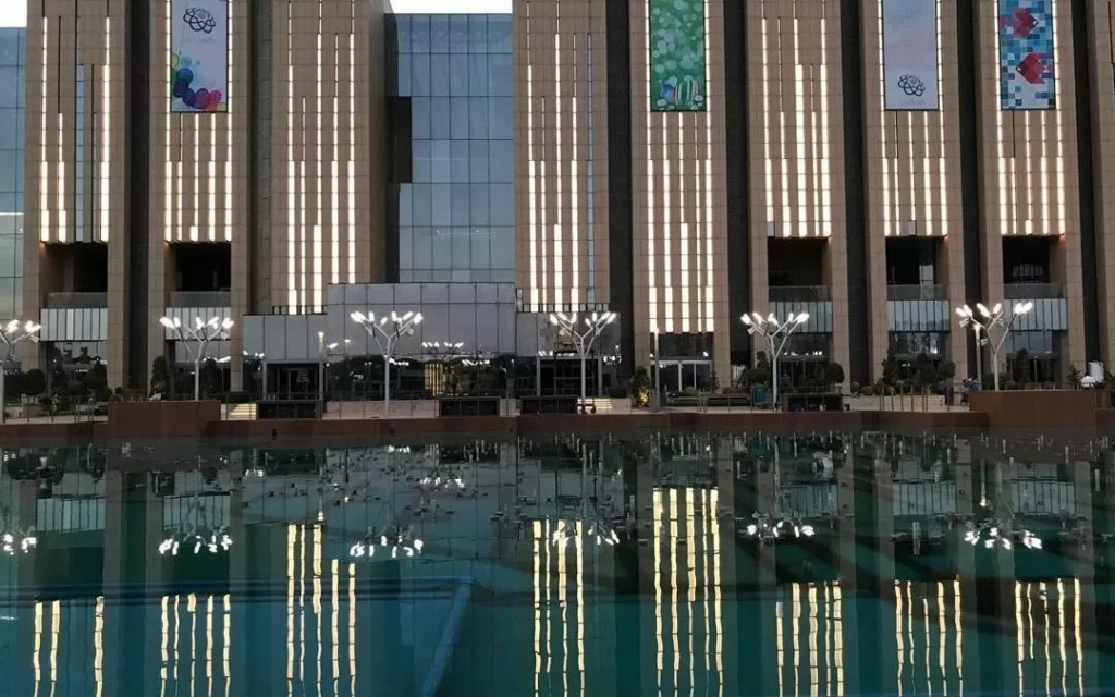 افتتاح دریاچه موزیکال ایران مال